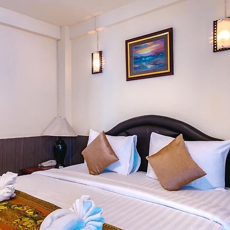 Baik Suite Bangkok Exterior photo