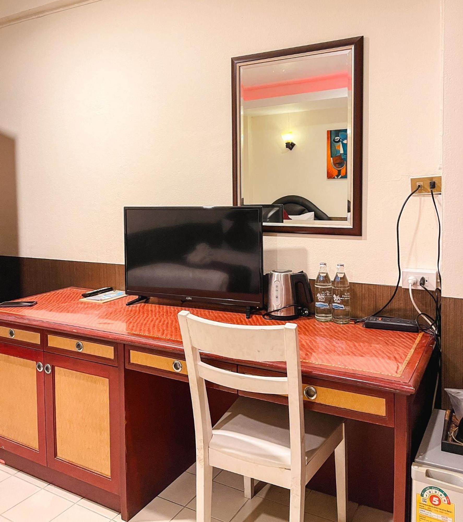 Baik Suite Bangkok Exterior photo