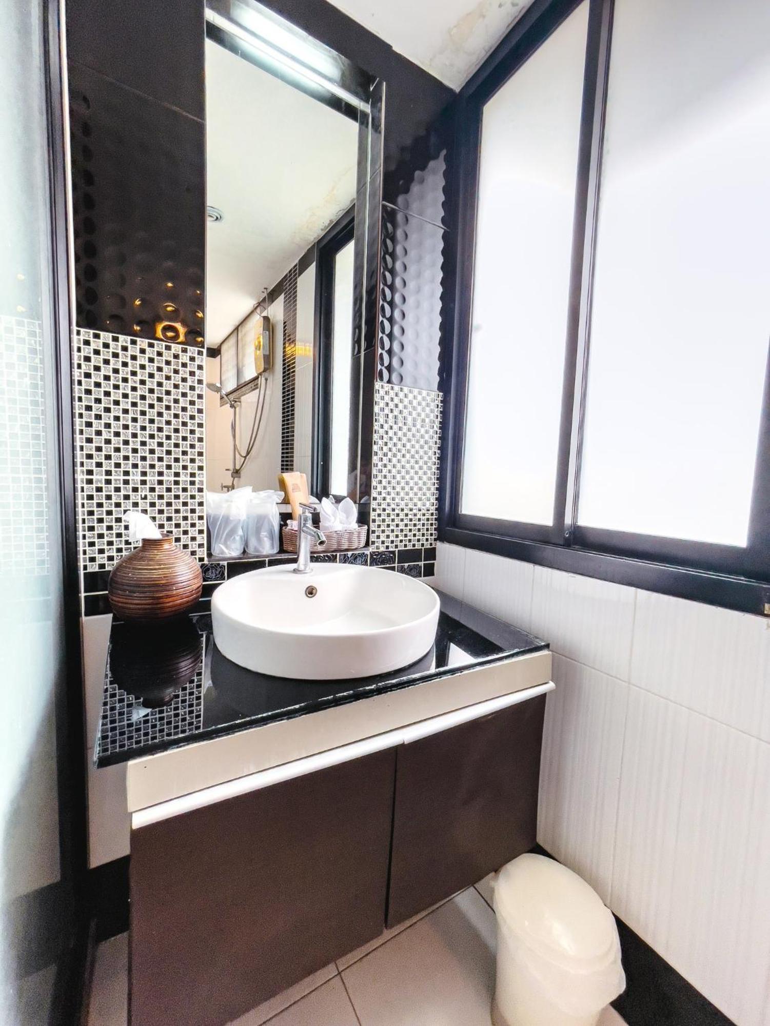 Baik Suite Bangkok Exterior photo