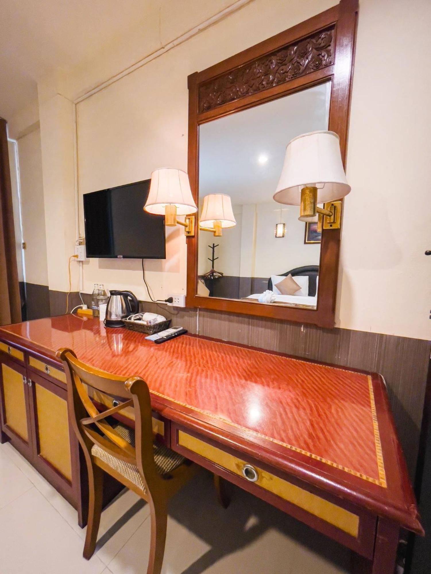 Baik Suite Bangkok Exterior photo