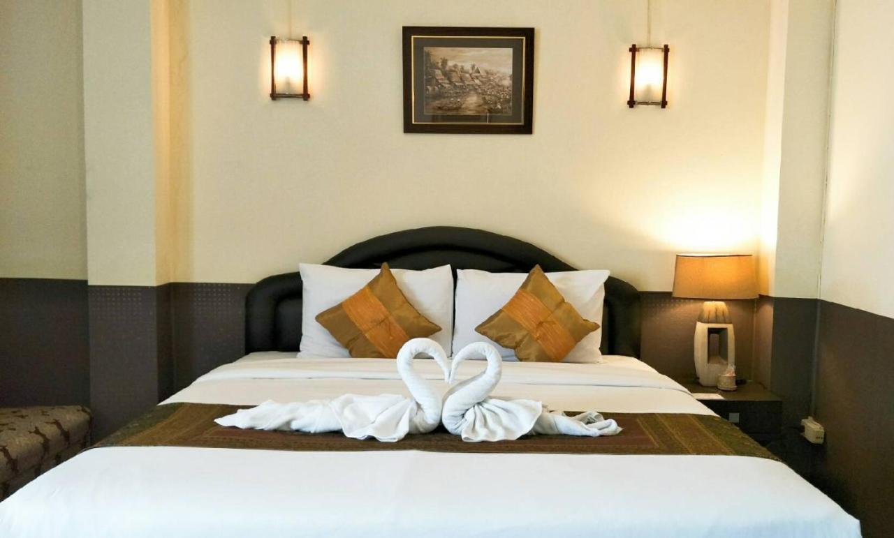 Baik Suite Bangkok Exterior photo